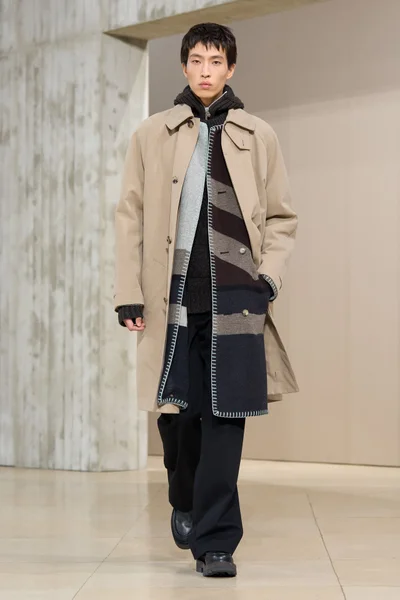 Look 18